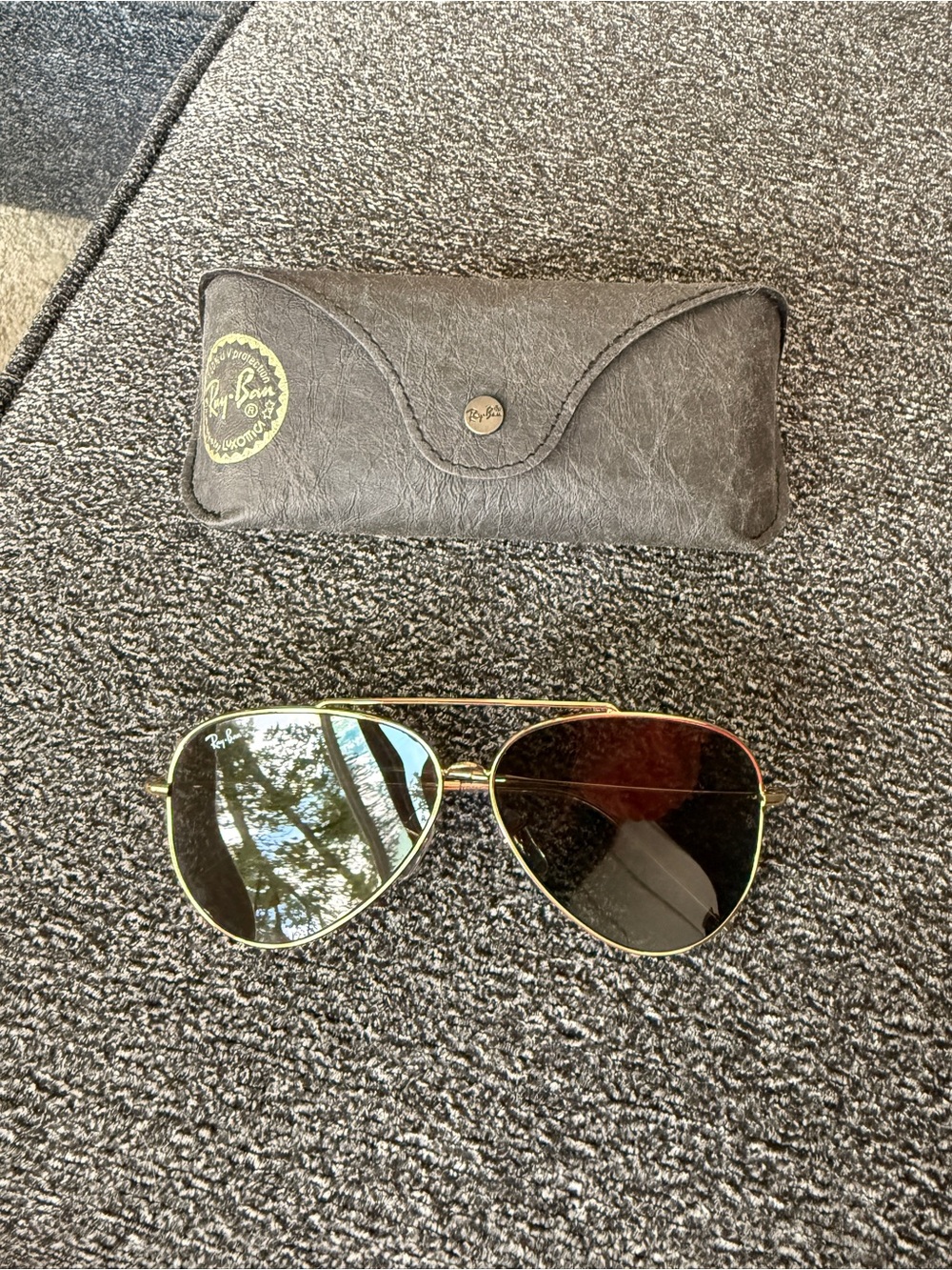 Ray-Ban Women’s Gold Aviator Sunglasses with Black Lenses and Brown Case